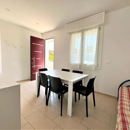 Апартаменты Great And Bright Flat With Pool Бибионе