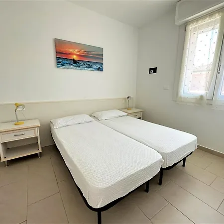 Daire Great And Bright Flat With Pool